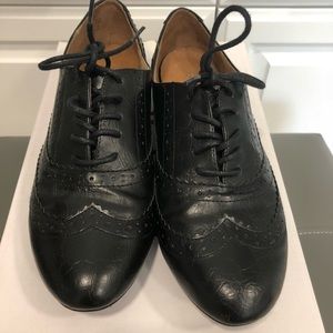 Black aludo shoes